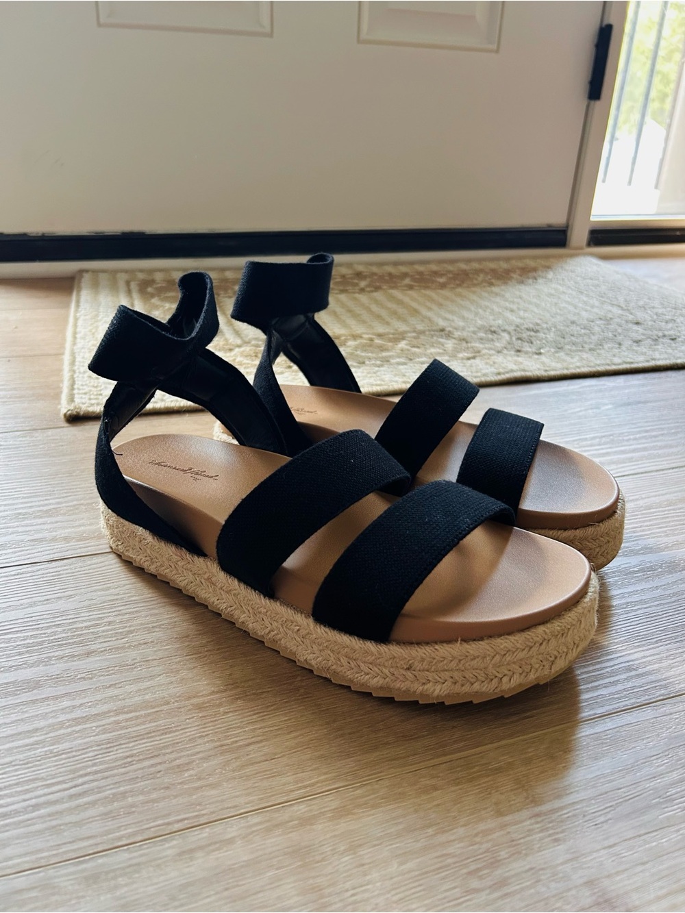 Universal Thread Black Espadrille Platform Sandals